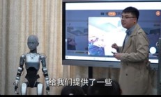 全球首款！“机器人老师”在合肥小学开讲