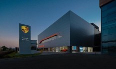 销量下跌、电动化进程不利！“豪车印钞机”保时捷出现巨亏？