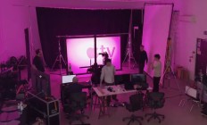 苹果Apple TV全新开场动画幕后：相机结合玻璃Logo实拍