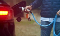 优步推出 Uber Electric：网约车主换电动汽车补贴最高 5000 美元